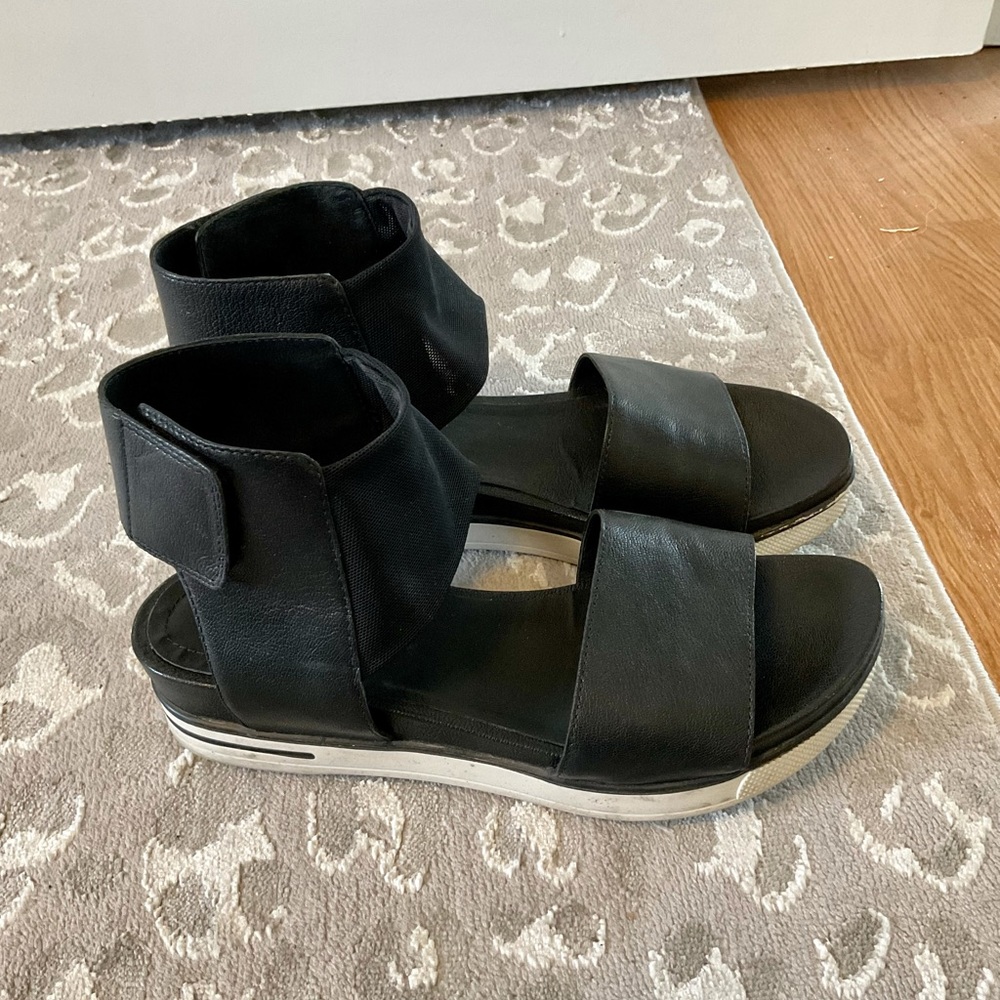 NEW LISTING! Eileen Fisher Sandals